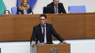 Депутатът Проданов с обидно изказване срещу Петкова в парламента, колегата му Диамант го защитава