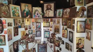 Родолюбци от Карлово възстановиха поруган от вандали параклис