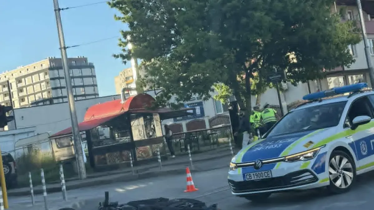 Тежък инцидент в София, части от мотор се разпиляха на пътя