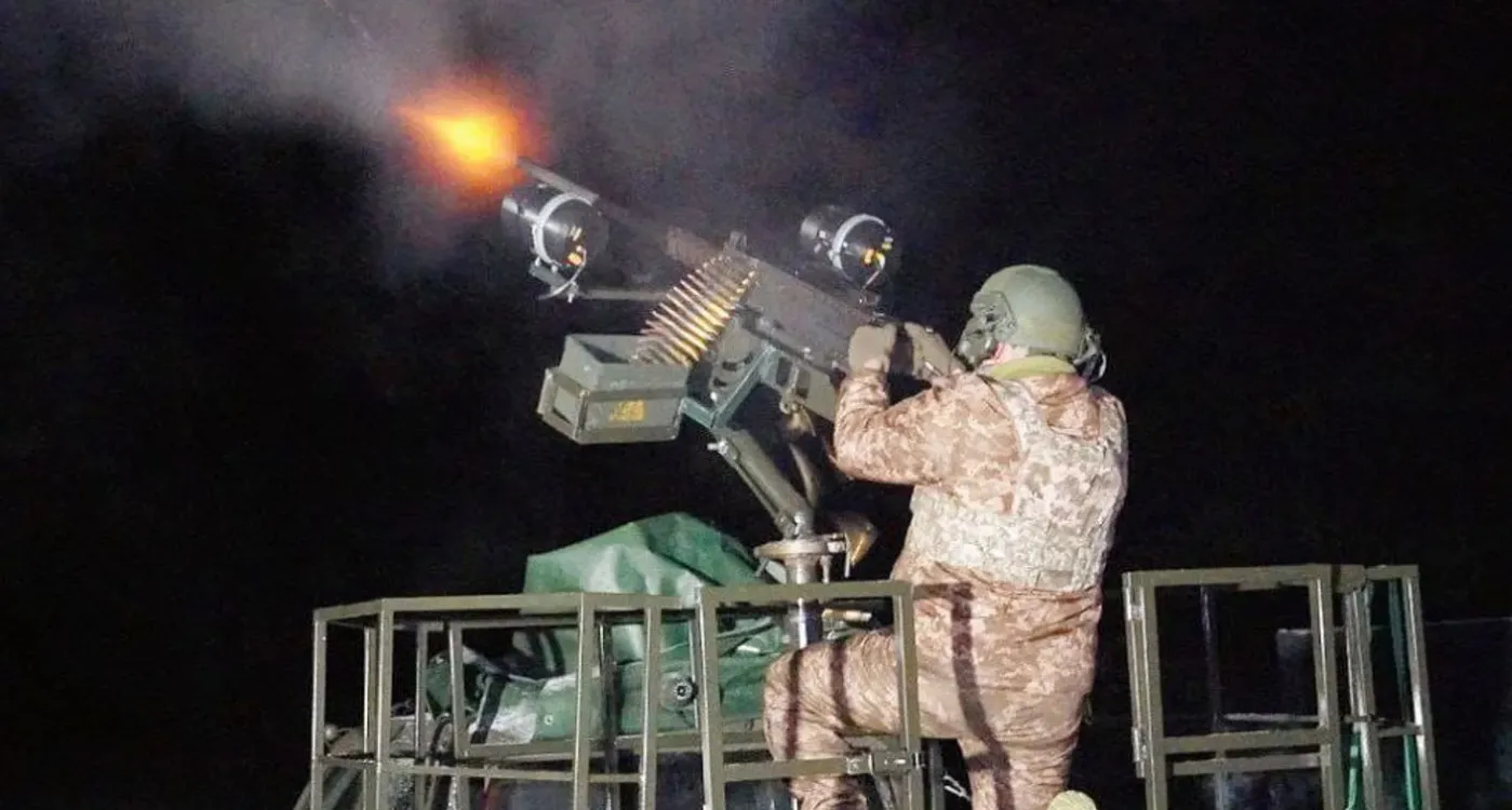 Украинските сили показаха как свалят дронове над Западна Украйна