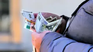 Бивши министри с тревожно предупреждение: Натискът върху цените може да взриви пазара