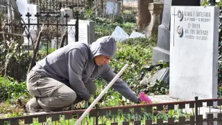 Банди умишлено рушат паметници, за да рекетират опечалените по софийските гробища