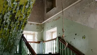 Черна утрин в Благоевград, труп на мъж виси на въже от скеле на строеж пред очите на хората