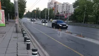 Шейх в пустиня: Софиянец с БМВ спря насред "Сливница" за баничка