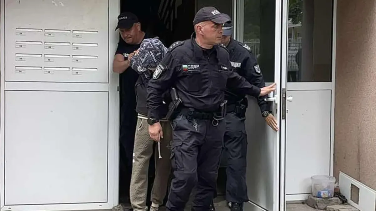 Показаха ареста на стрелеца от "Надежда" и пистолетите му Снимки