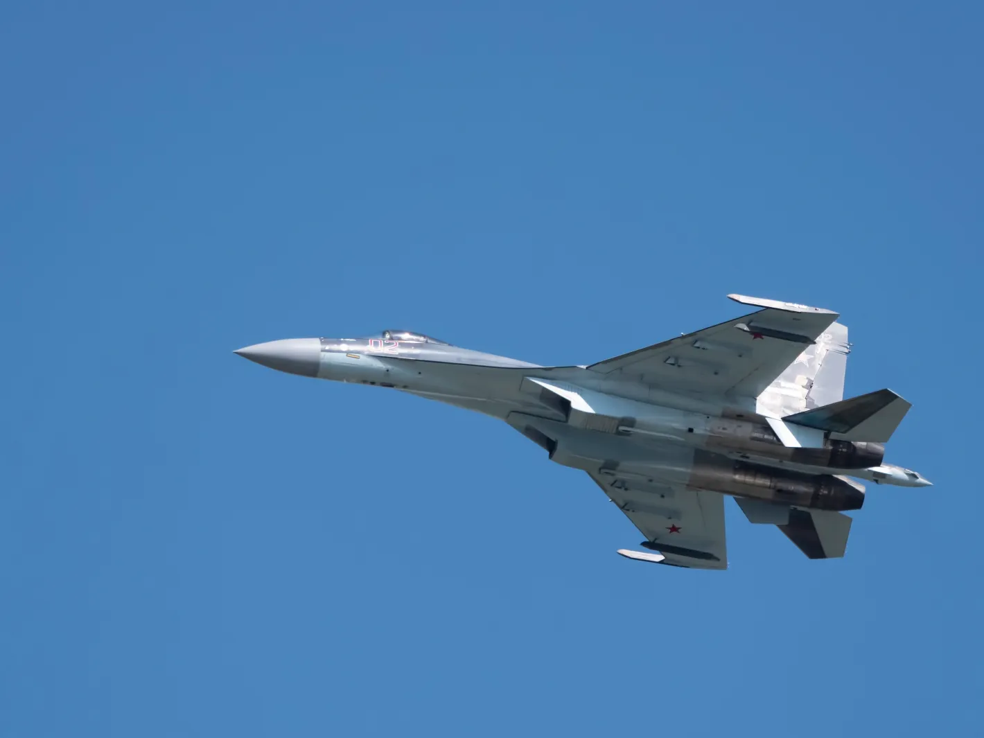Руски Су-35 видя сметката на F-16 за първи път