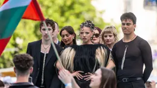 Дара отпътува за София с бурни аплодисменти и овации в самолета