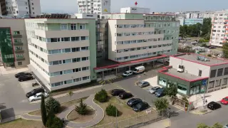 Доброто е живо! Семейство изживя ужас пред болница, благороден мъж се притече на помощ