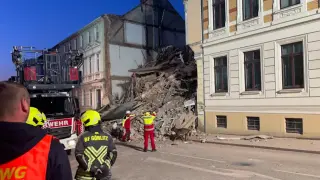 Сграда се срути в Германия, спасителните екипи издирват български гражданин Снимки