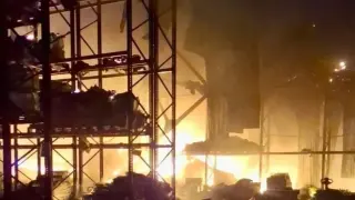Руснаците атакуваха Днипро с балистична ракета, избухна пожар и има пострадали