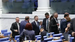 НС обсъжда орязване на правомощията на особения търговски управител на „Лукойл" у нас