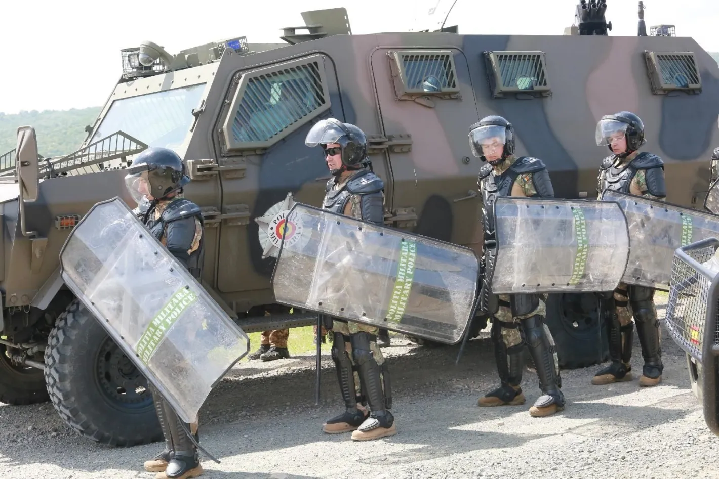 Български, американски и македонски военни показаха как се действа при безредици край Ново село
