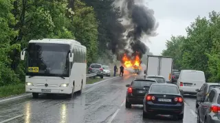 Пътят София-Варна е блокиран: Горяща кола предизвика километрични опашки