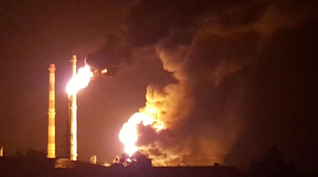 Украински дронове извадиха от строя един от най-големите руски нефтени заводи