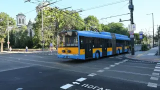 Извънредни автобуси и затворени улици в София тази събота