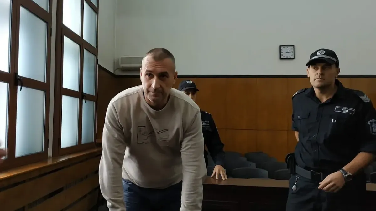 Убиецът на своите родители Венци иска отново да е бръснар