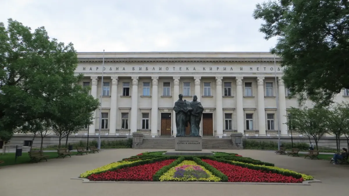 Панделиева: Колко се снимат пред паметника, но колко от вас са чували това име?