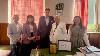 Живот, посветен на хората: 90-годишният д-р Апостолов изминава по 30 км всеки ден, за да помага в селата