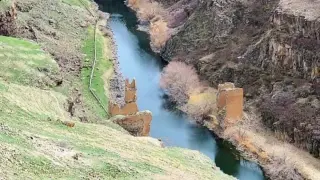 Турция и Армения възстановяват древния мост на Ани след векове разруха