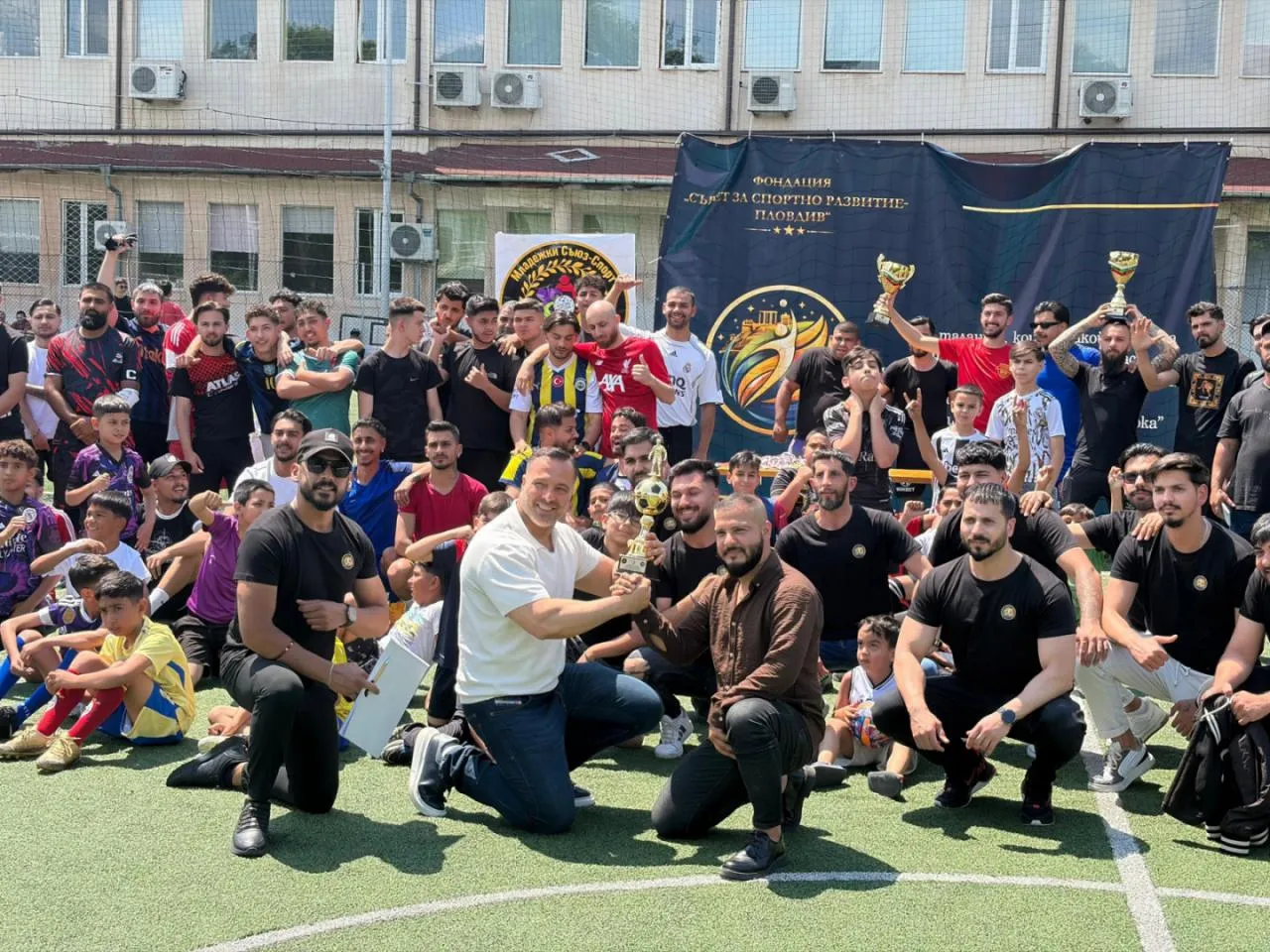 Войната в махалите спря! Иван Пашов обедини враждуващи общности след 20 години напрежение