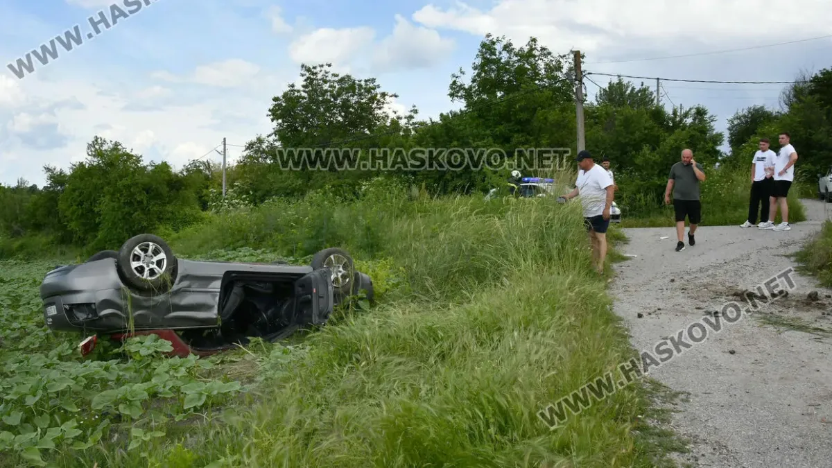 Бясна каскада на 20-годишна шофьорка с кола я остави по таван в Хасковско Снимки