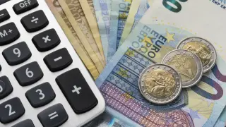 Таванът на осигуровките скача до 2300 евро, после го замразяват за 2 години