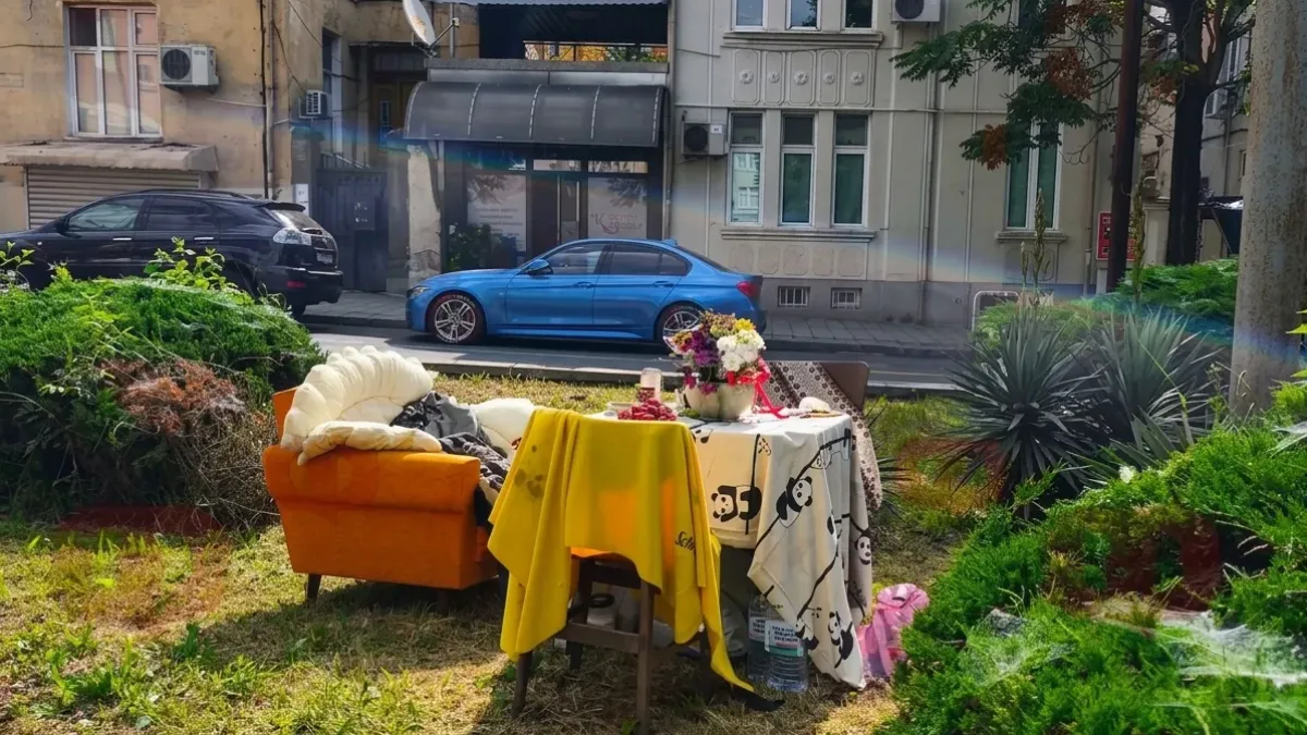 Загадката „Доротея“ в центъра на Бургас Снимки