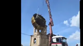Тежък инцидент! Кран изпусна купола на църква при ремонт в Софийско Кадри