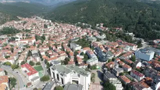 Наглост в Благоевград: Четирима младежи газиха правилата на пешеходна улица, скочиха на баба след забележка