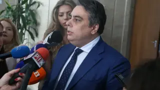Асен Василев: Всички ще плащаме новия дълг