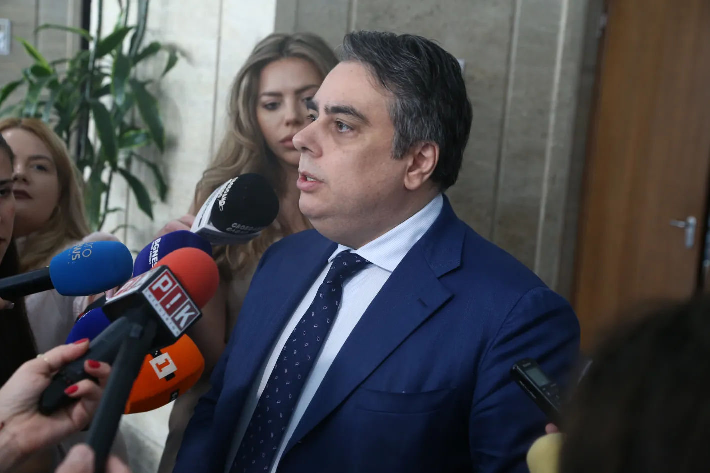 Асен Василев: Всички ще плащаме новия дълг