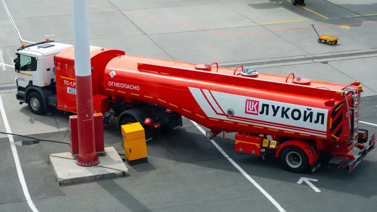 Москва готви забрана за керосин след украинските удари с дронове