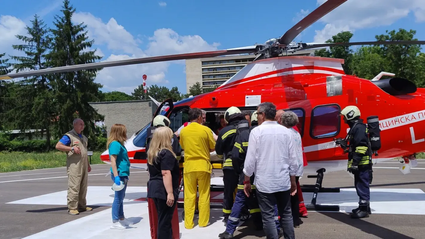 Волтова дъга удари мъж в Смолян, вдигнаха спешно въздушната линейка