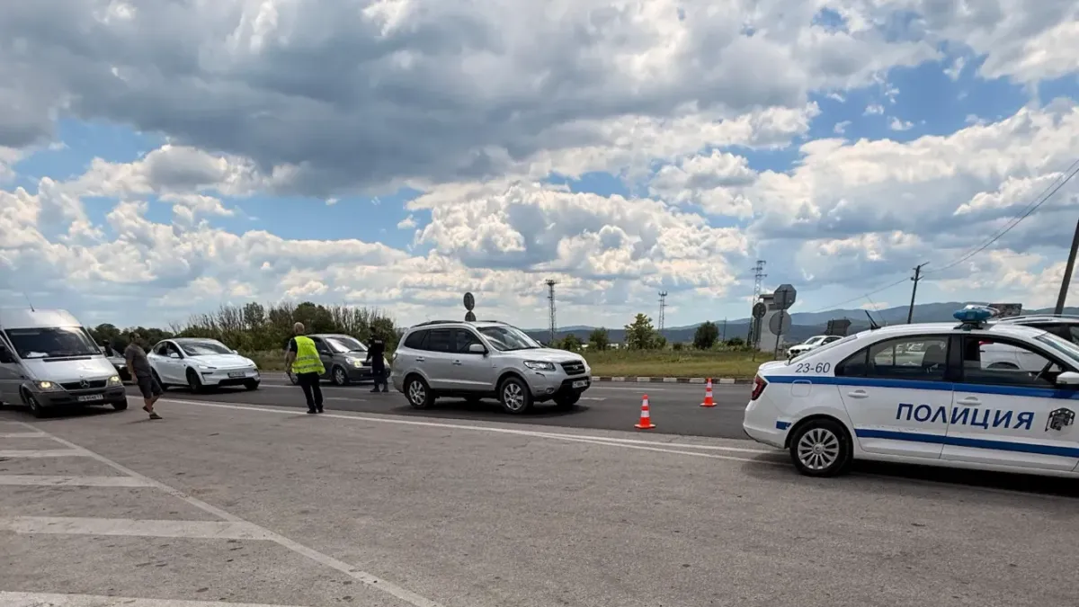 Верижна катастрофа в Пловдив блокира трафика към "Тракия" Снимки