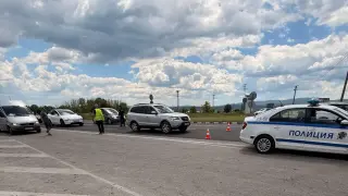 Тежка катастрофа затвори Подбалкана, 85 г. мъж с превишена скорост се заби челно в камион