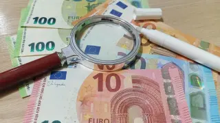 Парите в брой – невидимият разносвач на микроби