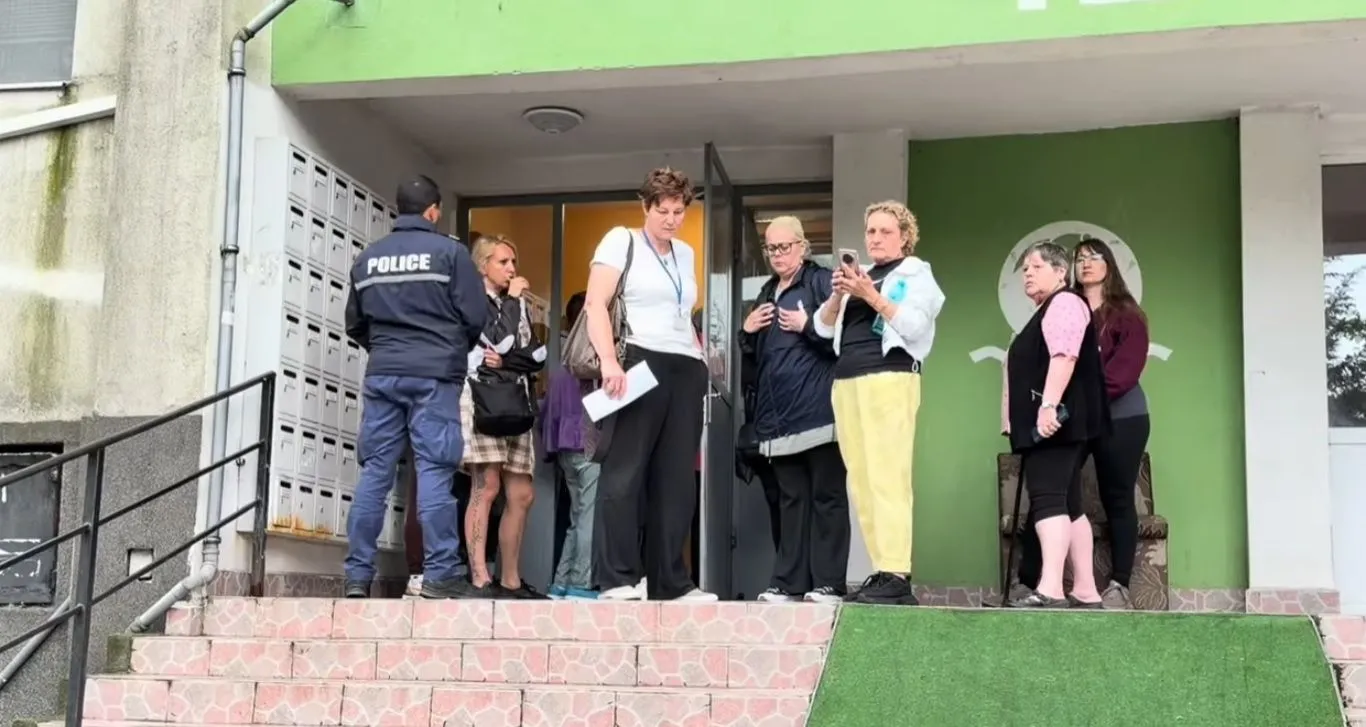 Гневът избухна! Съседите на лекаря-кучкар в Бургас се разбунтуваха, дойде полиция