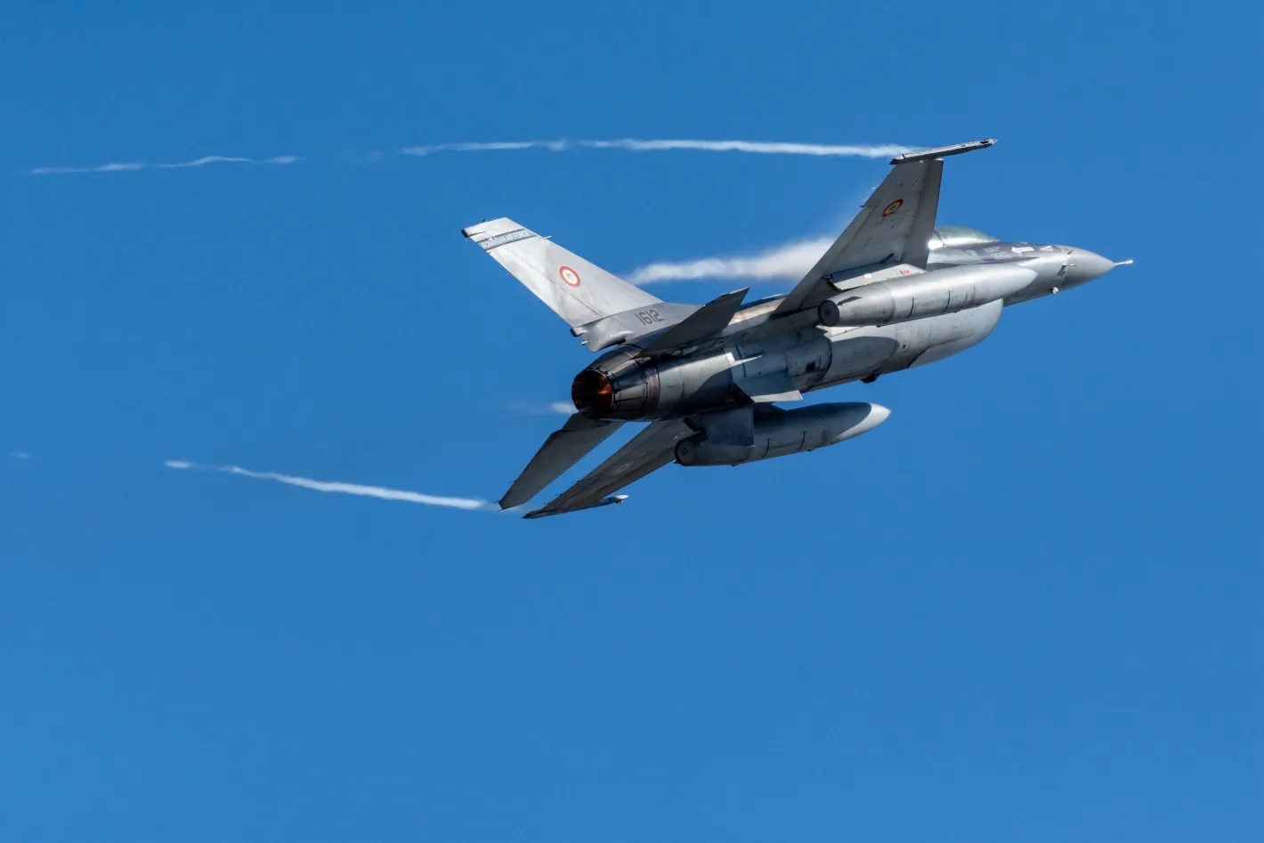 САЩ одобриха продажбата на 125 ракети за българските F-16