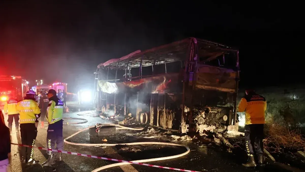 Трагедията в Турция: Мъж спаси съпругата си, но изгоря с бебето им в автобуса-ковчег