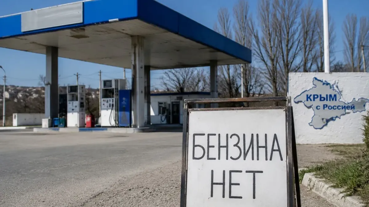 „Бензин няма. Изобщо. Ни-как-ъв“: ситуацията в Крим се влошава, забелязани са хора на коне