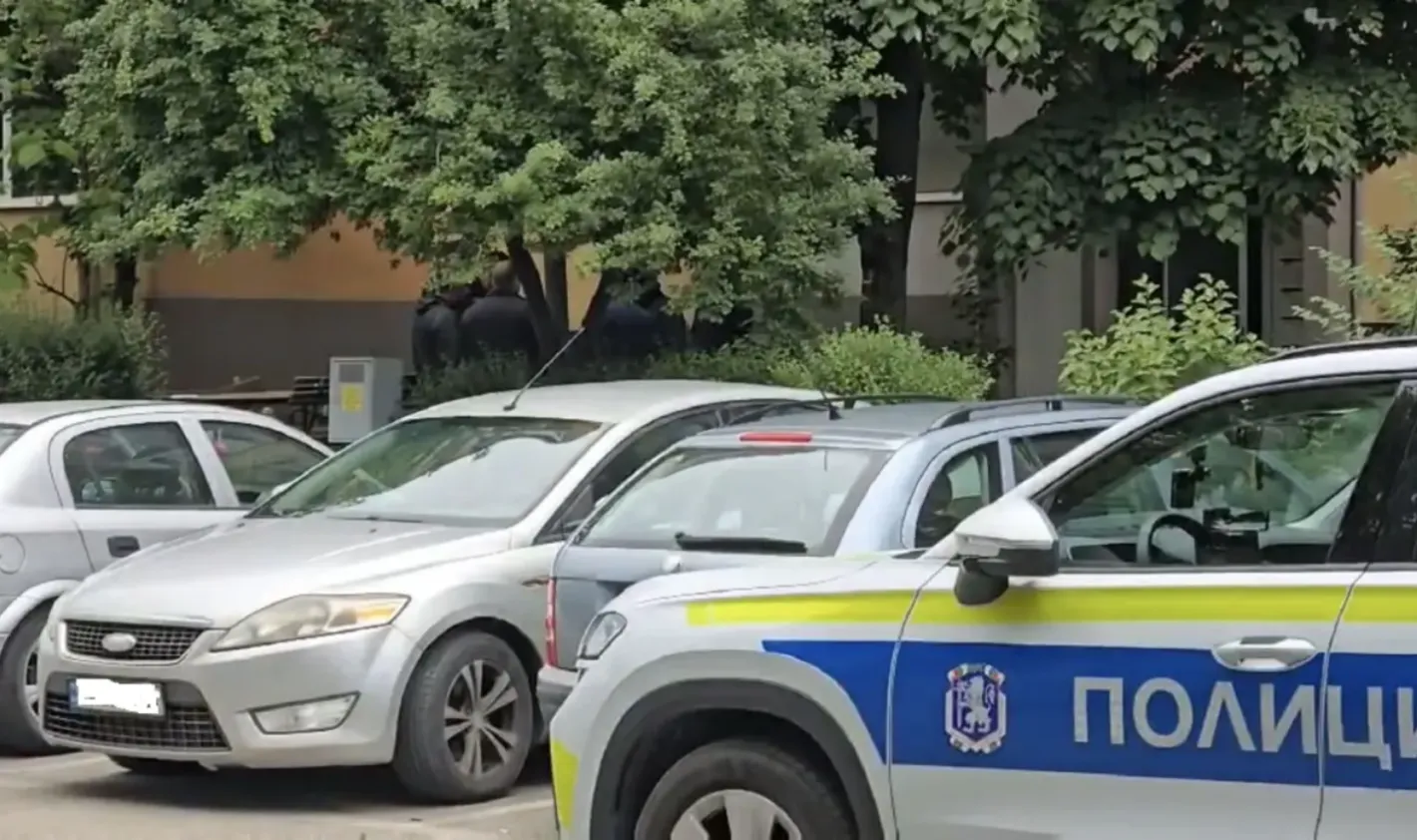 Евакуираха училища в редица наши градове