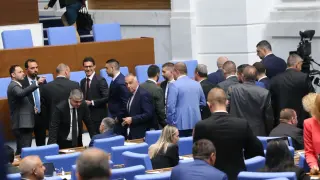 Депутатите се захващат с икономиката, обсъждат тежки глоби за фирми