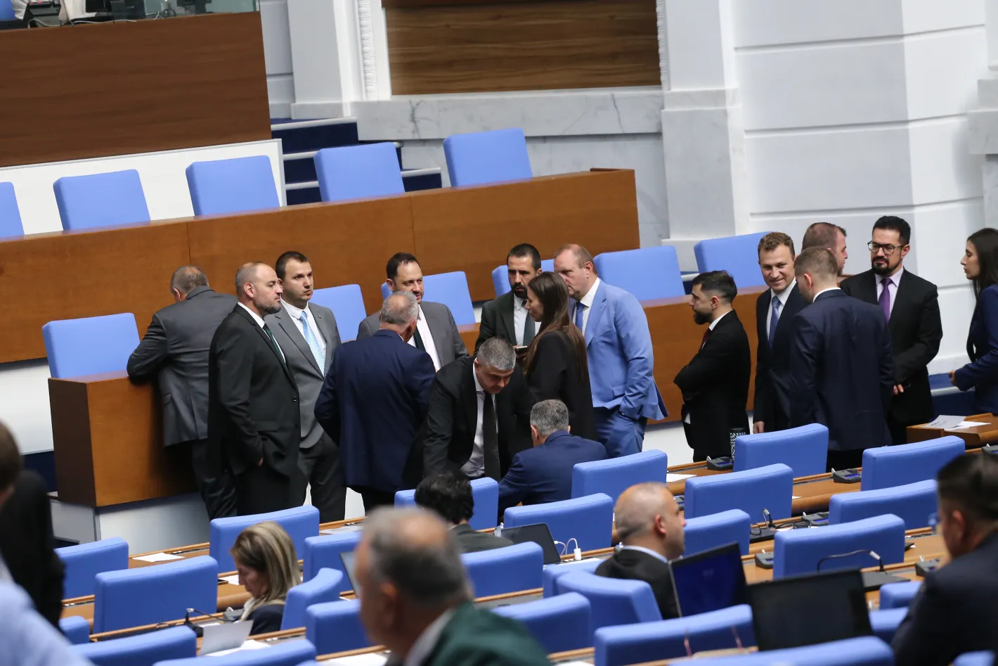 Заместничката на починалия Любен Дилов-син положи клетва като депутат