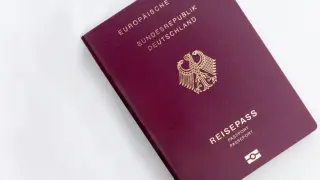 Германия даде гражданство на рекордните 332 500 души за година