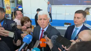 Военният министър: Американските самолети остават до края на юни