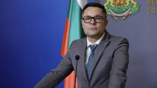 Вицепремиерът и икономически министър Александър Пулев: Евгени Симеонов е новият особен търговски управител на „Лукойл“