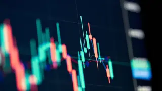 Биткойнът повлече крак с най-ниско ниво от месеци насам