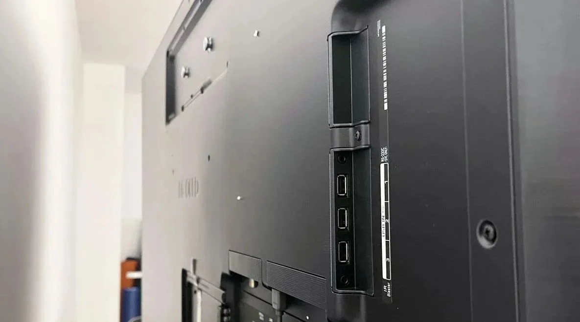 Какво можете и какво не можете да свържете към USB порта на телевизора