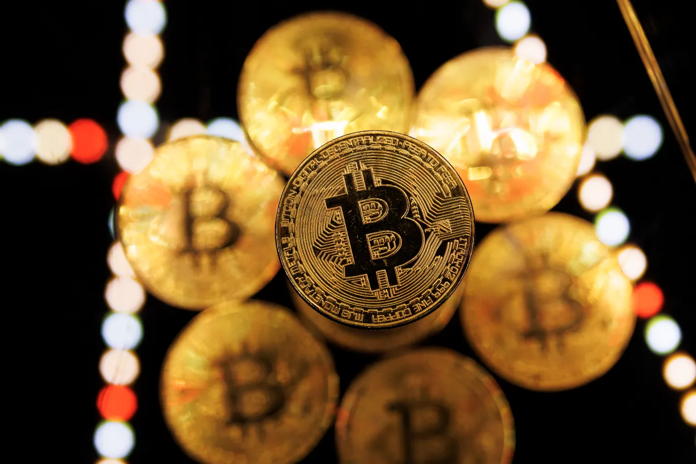 Биткойнът се срина под 60 000 долара