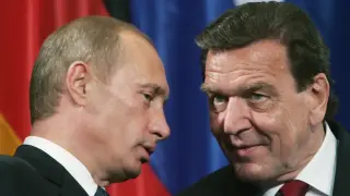 Лице в лице, без свидетели: Путин и Герхард Шрьодер проведоха неочаквана среща в Москва